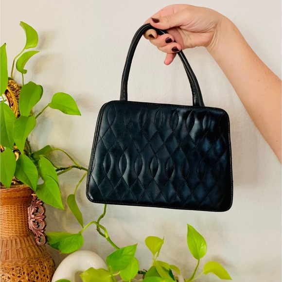 Vintage Handbags - Vtg 60s black quilted leather snap close handbag